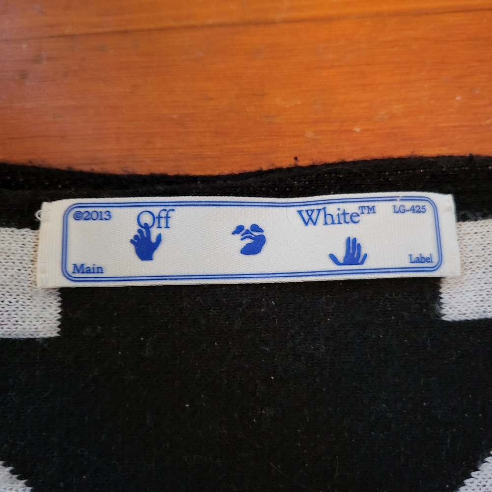 Off-White Diagonal Scarf - Picture 3 of 6